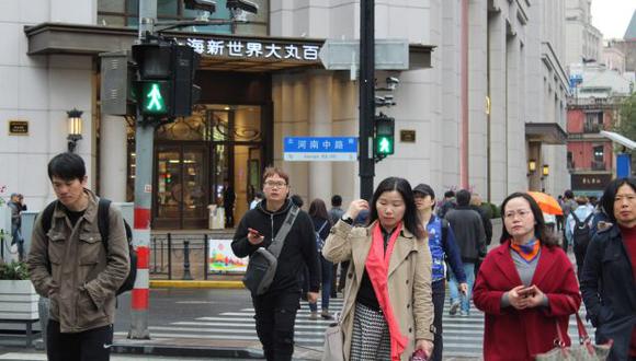 El demógrafo He Yafu indicó que el descenso poblacional de inmigrantes en Pekín se debe a los planes municipales que prevén limitar la población de la ciudad a 23 millones para 2020. (Foto: EFE)