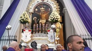 Acompañado por miles de fieles, el Señor de los Milagros inició su  tercer recorrido procesional por calles de Lima 