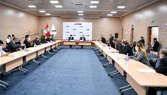 Los representantes del Ejecutivo se reunieron con 12 gremios. (Foto: MEF)
