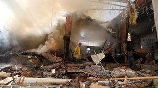 Yemen: La destrucción tras el bombardeo que deja 140 muertos