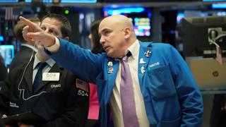 Wall Street abre en verde y el Dow gana 777 puntos por datos del COVID-19