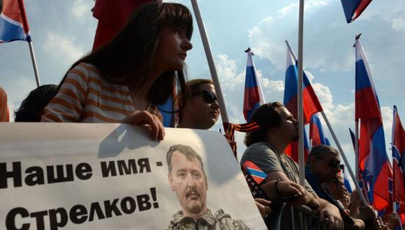 En 2014, un grupo de manifestantes coreaban "Nuestro nombre es Strelkov", en solidaridad con el veterano militar Igor Girkin, quien desempeñó un papel clave en la anexión de Crimea y la guerra en Donbás. (Getty Images).
