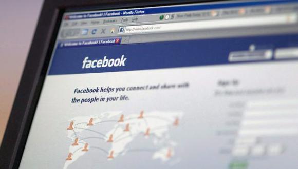 Facebook dijo que unos 4.500 empleados suyos revisan los contenidos, y que contratará a otros 3.000 en el año próximo.
(Foto: AP)