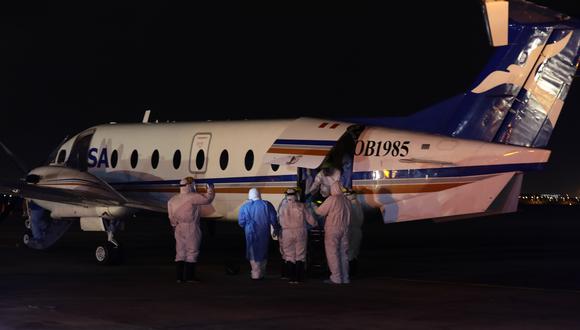 Un grupo de médicos llegó a Lima a través de un vuelo humanitario. (Foto: EsSalud)