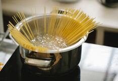 El truco para evitar que el agua hirviendo se derrame cuando cocinas pasta