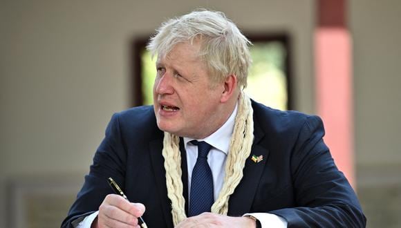Boris Johnson durante su viaje a la India. (Ben Stansall/Pool vía REUTERS)
