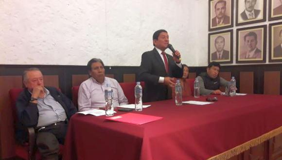 El representante de Solidaria Perú, Arturo Salas, indicó que habrá un grupo de abogados que harán respetar los derechos de los pobladores y exigirán tanto la Policía y Fiscalía que respeten las leyes (Foto: Zenaida Condori)