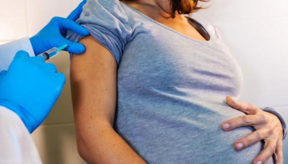 Francisco Sagasti anunció el inicio de inoculación de mujeres embarazadas (Foto: Freepik)