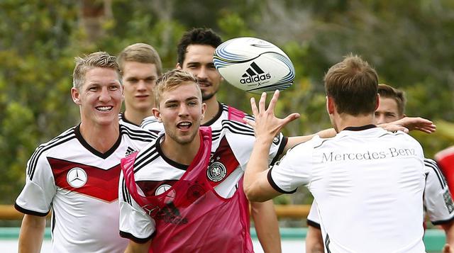 El método alemán: jugadores entrenan con pelotas de rugby - 1