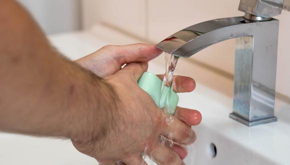 Ya sea al lavarse las manos o durante el baño diario se puede ahorra agua. (Foto: Pixabay)
