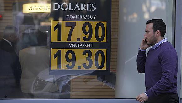 El tipo de cambio bajaba 0.83% en México este lunes. (Foto: AP)