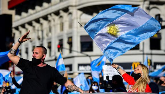 Sepa a cuánto se cotizan el dólar mayorista e informal en Argentina este 20 de agosto de 2020. (Foto: AFP)