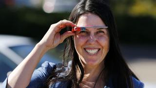 Google Glass: indultan a conductora multada por usar los lentes