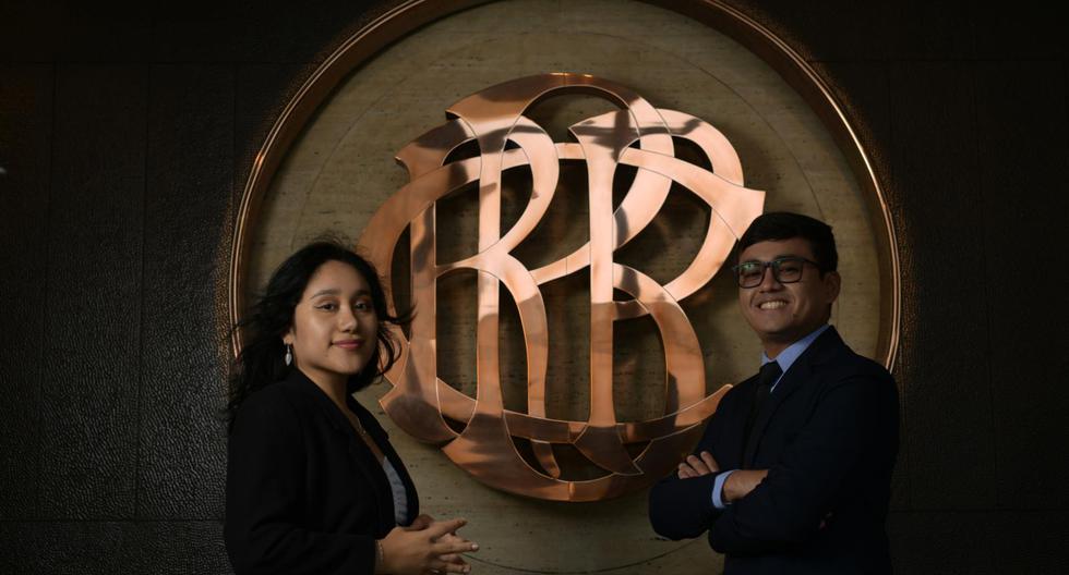 Claudia Alvarado y Keler Mendoza, jóvenes economistas, ingresaron a trabajar al BCRP luego de formar parte del Curso de Verano que dicta esta institución.