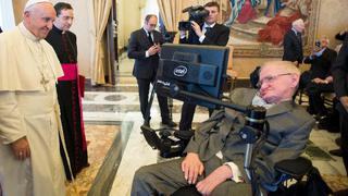 Stephen Hawking fue dado de alta de hospital en Italia