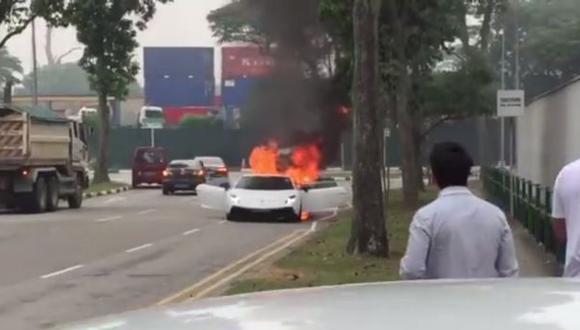 Un lujoso Lamborghini se incendió en plena calle