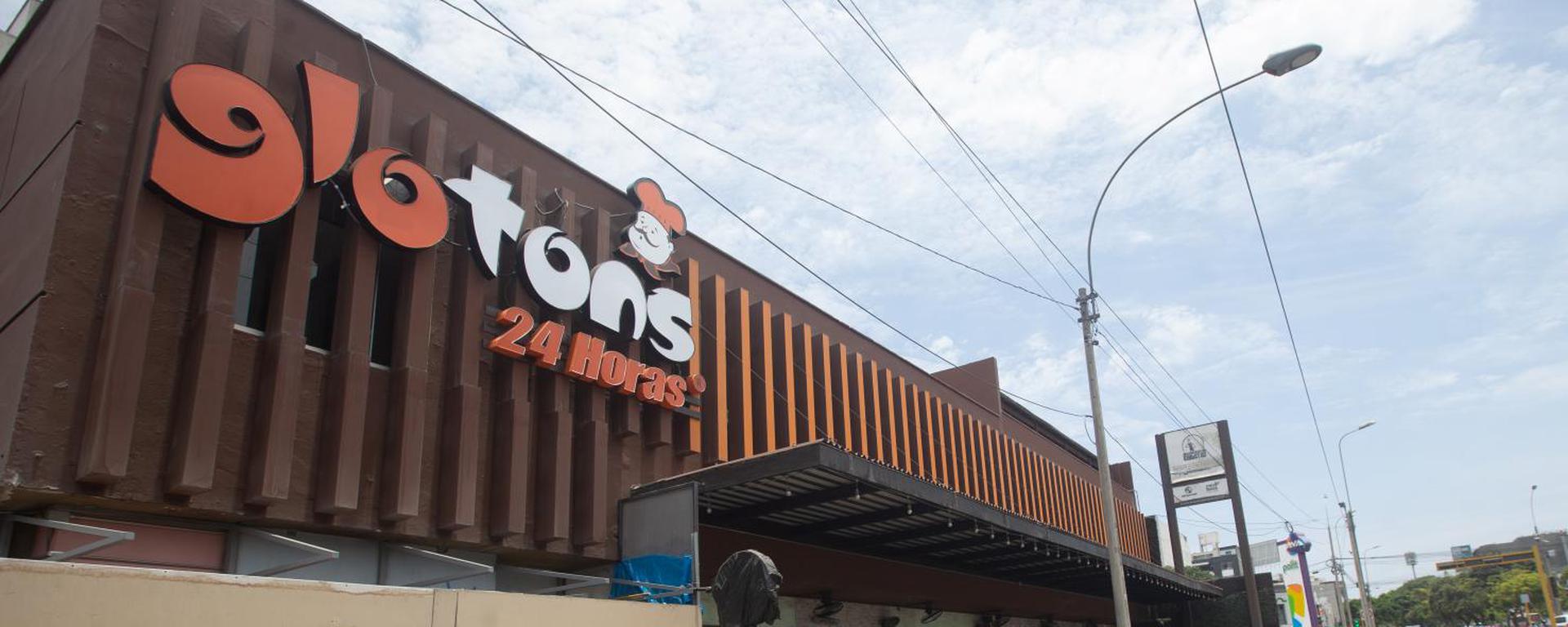 Glotons, el restaurante que nació por una historia de amor y hoy celebra 30 años de platos contundentes las 24 horas 