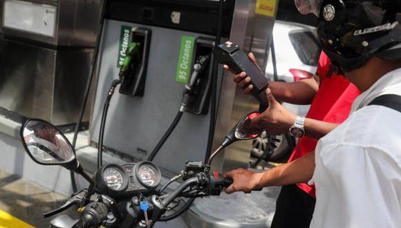 Conoce el precio de los combustibles, hoy domingo 6 de febrereo del 2022. | Foto: EFE