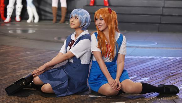 Cada 27 de agosto se celebra el Día Internacional del Cosplay. En la foto vemos a dos ‘cosplayers’ interpretando a Rei Ayanami y Asuka Langley, personajes de “Neon Genesis Evangelion”. (Foto de archivo: AFP/ Toshifumi Kitamura)