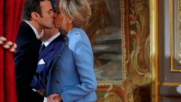 Brigitte Macron, la primera dama que despega y eclipsa al presidente francés.