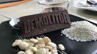 Demolitor, la barra energética peruana hecha de insectos premiada en el mundo
