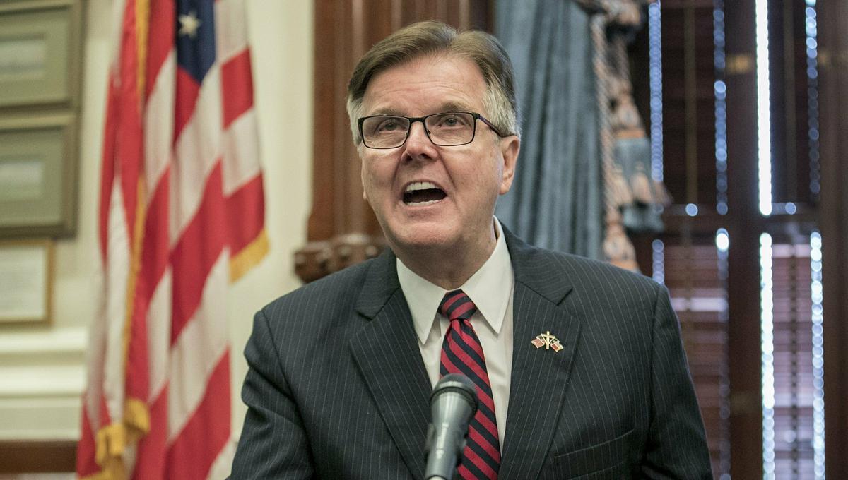 El vicegobernador de Texas, Dan Patrick, dice que los estadounidenses ancianos están dispuestos a sacrificarse ante el coronavirus. (Jay Janner/Austin American-Statesman via AP).