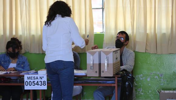 Ciudadanos de la fila que fueron miembros de mesa también cobrarán compensación económica de S/ 120.00 (Foto: GEC)