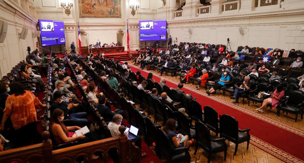 La Convención Constitucional que elabora la nueva Carta Magna para Chile está integrada por 154 miembros. El 4 de julio deben entregar el borrador del documento. FOTO AFP