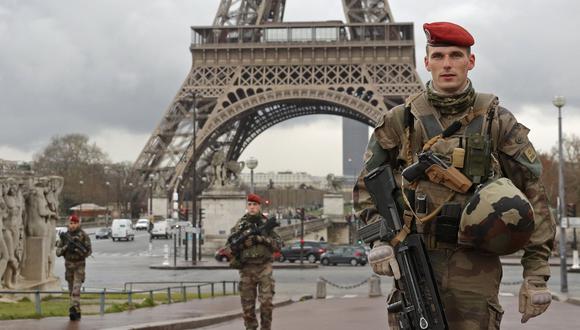 Francia cerrará la Torre Eiffel el sábado por temor a protestas de "chalecos amarillos". (Reuters).
