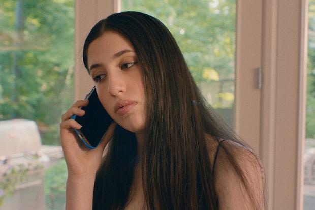 Sadie Sandler como Ronnie Friedman en la película "¡No estás invitada a mi bat mitzvá!" (Foto: Netflix)