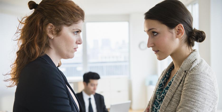 No seas vista como “la rival” en la oficina con estos consejos