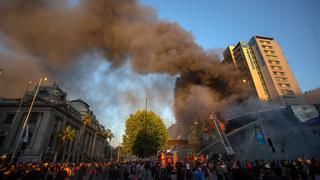 Chile arde en primer día sin militares en la calle y tras cambio de gabinete | FOTOS | VIDEOS