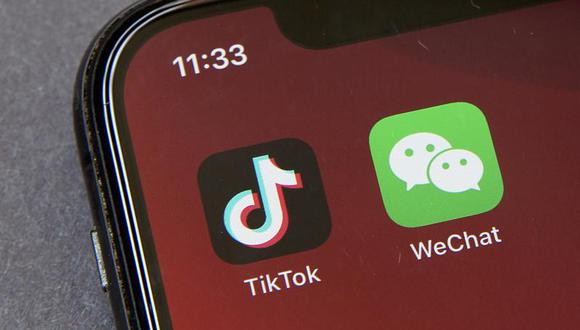 Se cree que TikTok, propiedad de la empresa china ByteDance, tiene unos 100 millones de usuarios en Estados Unidos. En la foto se aprecian los íconos de TikTok y WeChat en la pantalla de un teléfono inteligente. (Foto AP / Mark Schiefelbein)