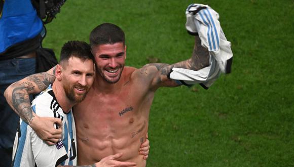 Messi y De Paul celebrando el título de Argentina. (Foto: AFP)
