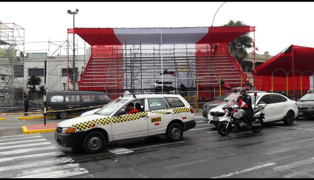 Las tribunas para el desfiles cívico militar del 29 de julio ya están instaladas a lo largo de la avenida Brasil (Foto: Jorge Malpartida)
