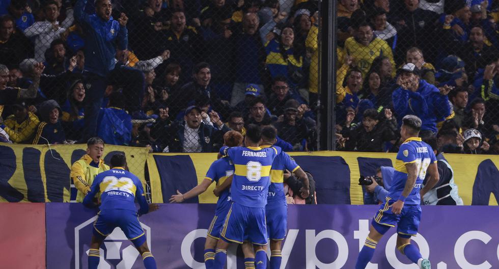 AME2307. BUENOS AIRES (ARGENTINA), 18/04/2023.- Jugadores de Boca celebran un gol hoy, en un partido de la fase de grupos de la Copa Libertadores entre Boca Juniors y Deportivo Pereira en el estadio La Bombonera en Buenos Aires (Argentina). EFE/Juan Ignacio Roncoroni
