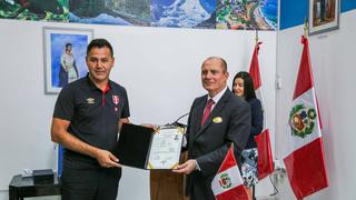 Daniel Ahmed recibió su Título de Nacionalidad Peruana