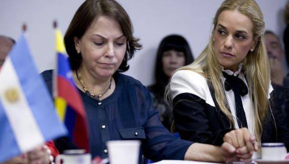 Esposas de opositores venezolanos presos viajan a Panamá