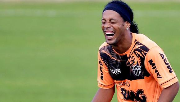 Ronaldinho es capaz de humillar a un compañero en seis segundos