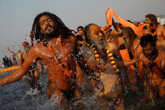 Imágenes del Kumbh Mela, la festividad religiosa con mayor congregación en el mundo. (Reuters)