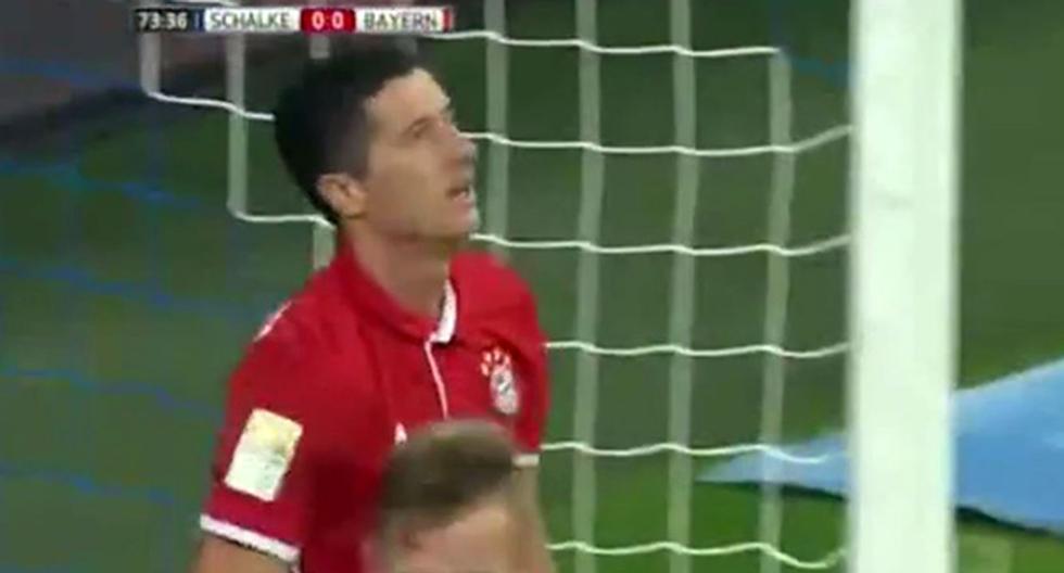 Robert Lewandowski asustó a todos los hinchas de Bayern al fallar un gol así. (Foto: captura)