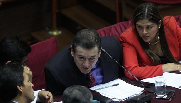 Legislador Rolando Reátegui calificó como "arbitraria" la resolución judicial que pide la detención preliminar contra su esposa. (Foto: Archivo El Comercio)