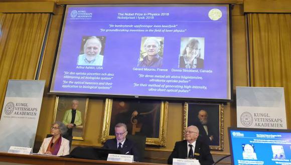 Arthur Ashkin de Estados Unidos ganó la mitad del Premio Nobel de Física 2018, mientras que Gerard Mourou de Francia y Donna Strickland de Canadá compartieron la otra mitad. (Foto: AFP)