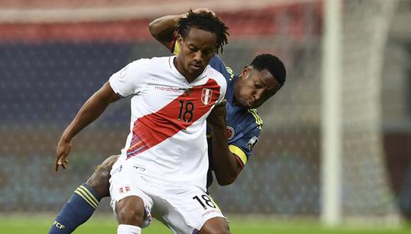 André Carrillo no pudo acabar el Perú vs. Uruguay en Montevideo por la lesión: la 'Culebra' salió al minuto 65. (Foto: AFP)