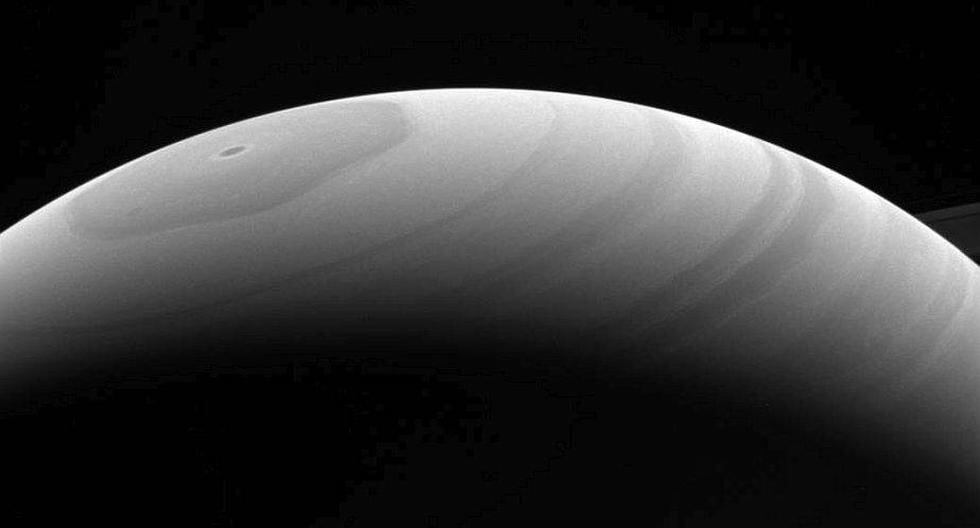 Esta luna de Saturno vivió al menos un ciclo en el que el nitrógeno se vaporizó, detonó y alteró el relieve, que ahora abunda en lagos, estiman científicos. (Foto: NASA.gov)