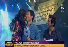 Los Reyes del Playback: Cristian Rivero fue besado en la boca por Armando Machuca