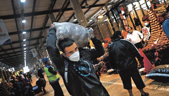 Ayer, viernes 24 de junio, ingresaron al Gran Mercado Mayorista de Lima un total de 7.883 toneladas métricas de productos en 794 camiones. (Foto: Jorge Cerdán/GEC)