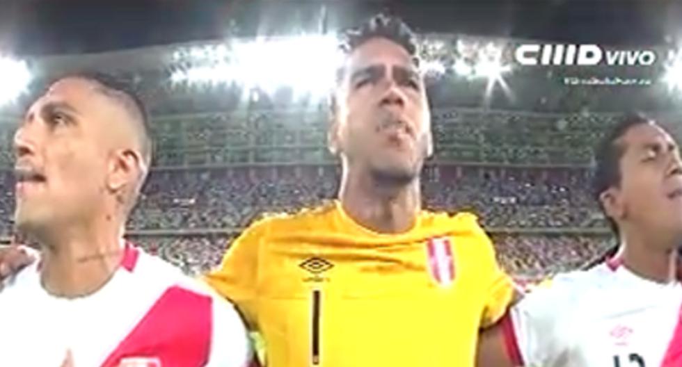 El Himno Nacional retumbó el Estadio Nacional en la previa del Perú vs Uruguay. (Foto: Captura)