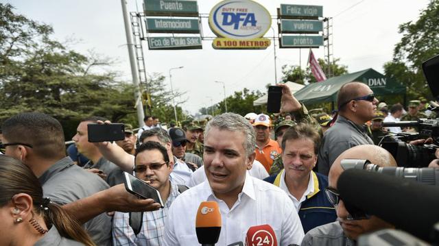 Venezuela | Iván Duque visita puentes fronterizos en Colombia para constatar la "barbarie" | FOTOS. (AFP)