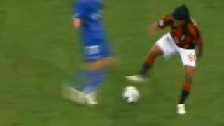 Ronaldinho: 16 segundos para disfrutar de su magia en el fútbol